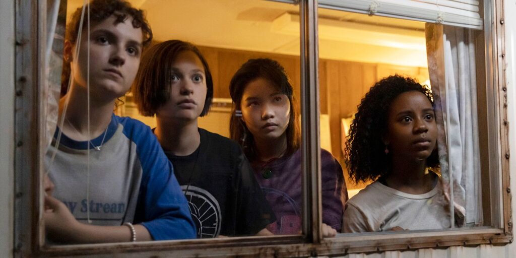 PaperGirls_Fina_Strazza_Sofia_Rosinsky_Riley_Lai_Nelet__Camryn_Jones_.jpg