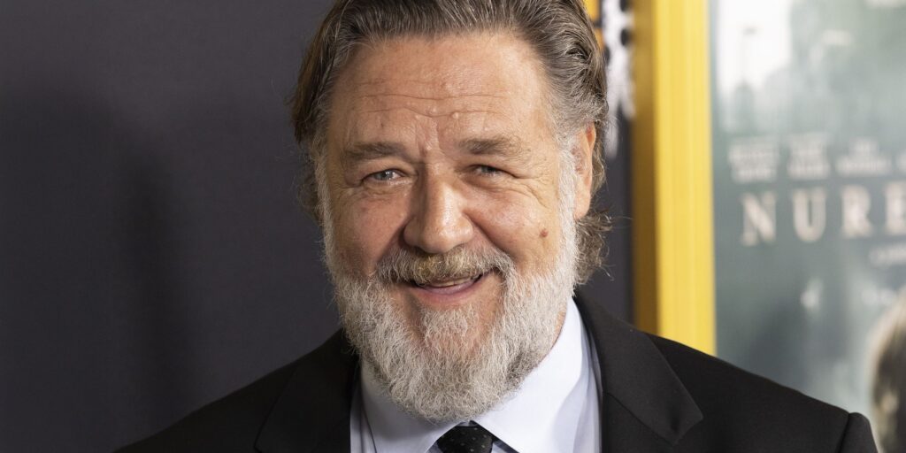 russell-crowe-red-carpet.jpg