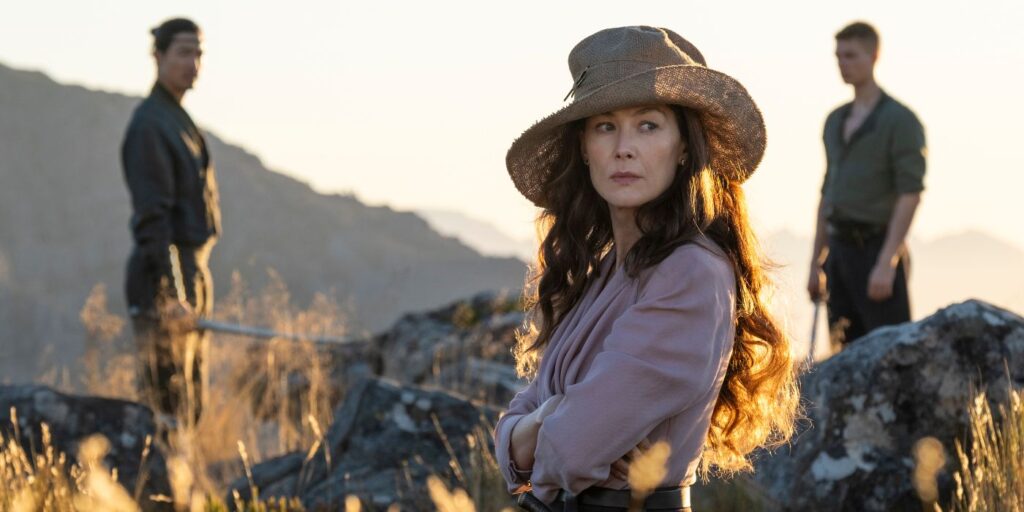 the-wheel-of-time-season-3-rosamund-pike-moiraine-hat.jpg