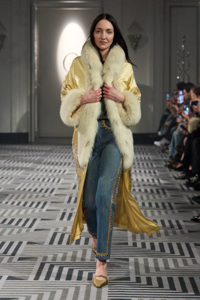 Opera Coat Trend 2026: Alexa Chung and Zoë Kravitz Revive the Fur-Lined Silk Robe