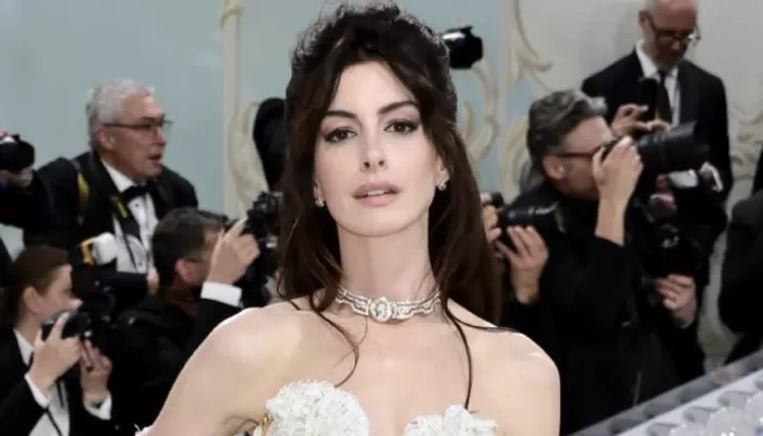 Anne Hathaway Calls Busy Career “Surreal” Amid 2026 Film Run