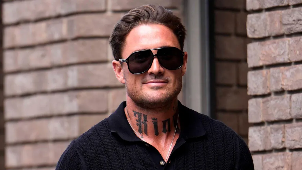 Stephen Bear jailed for breaching restraining order Reality TV contestant Stephen Bear is back in prison after admitting breaching a restraining order that banned him from posting online about ex-partner Georgia Harrison.