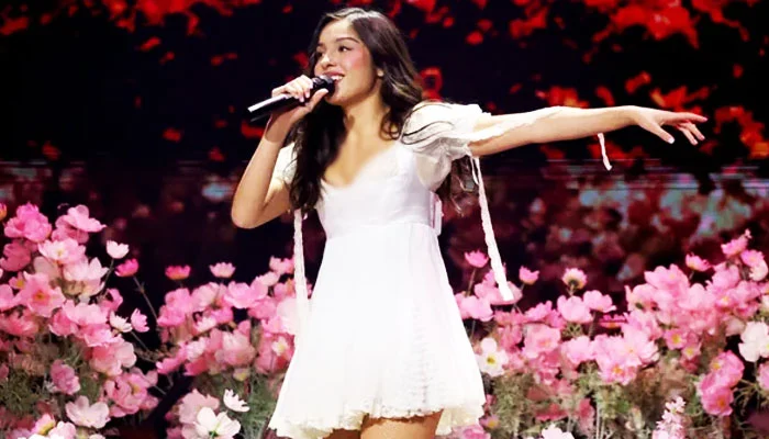 Olivia Rodrigo Begins Unraveled Tour With Emotional ‘Magic’ Opening Night Olivia Rodrigo